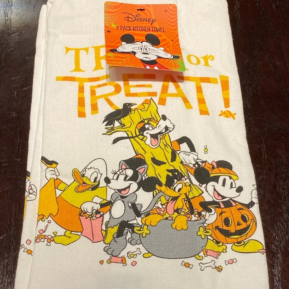 NWT Disney Mickey Mouse‎ And Friends Halloween 2 Pack Kitchen Towels